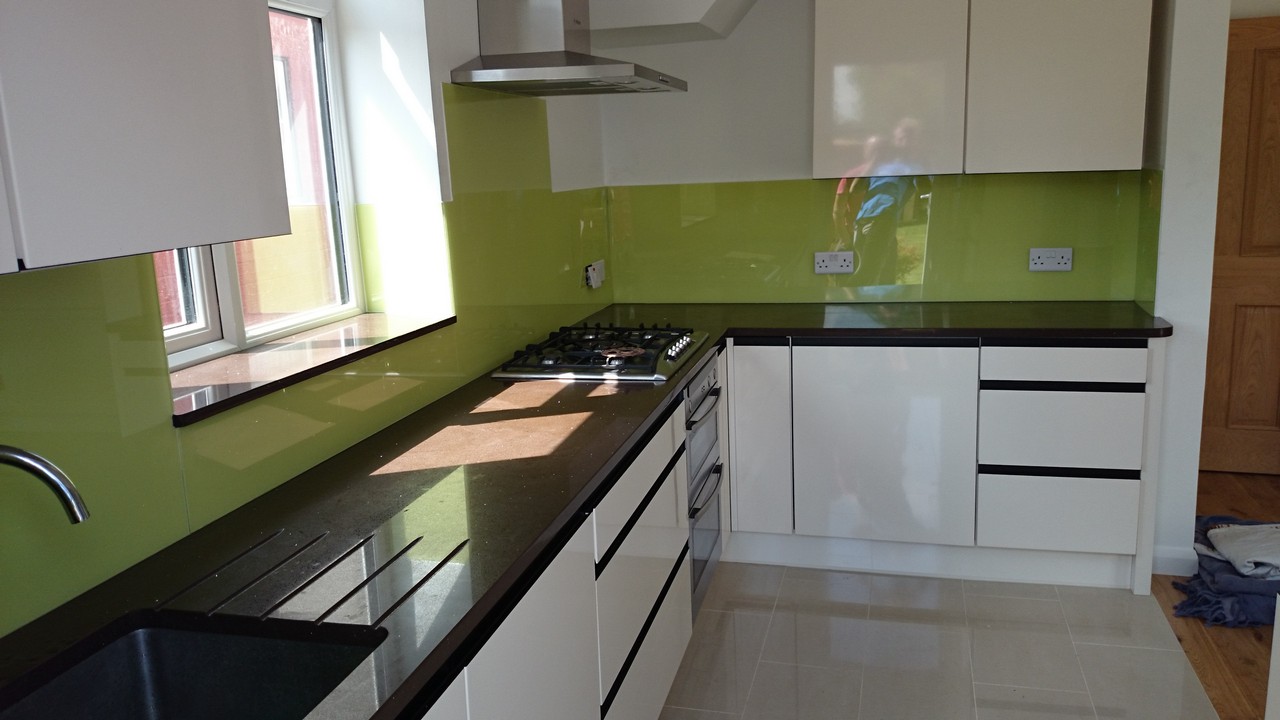 Lime green glass kitchen splashback installed by Raynes Park glaziers